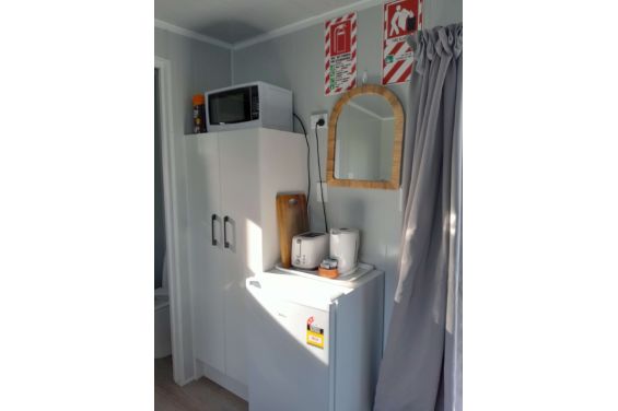 Self Contained Unit/Cabins kitchenette